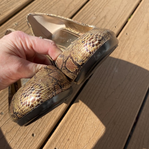 Anne Klein Clemence 3 faux snakeskin stacked look heel pumps in gold/ brown 10 - Picture 9 of 11